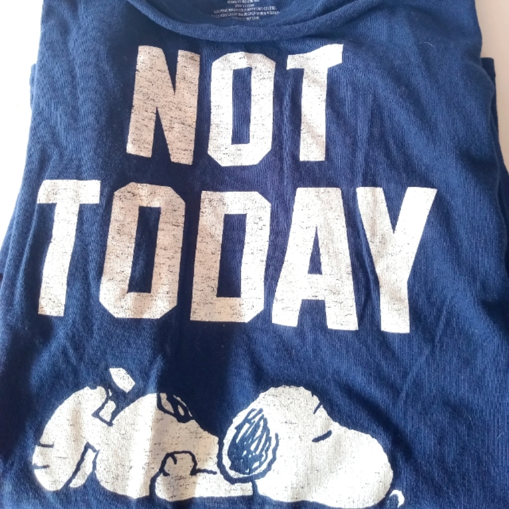 XL peanuts shirt adult size